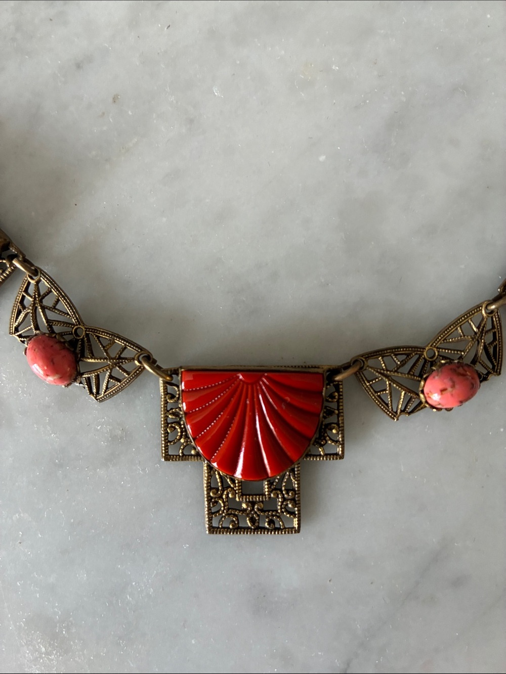 Vintage Art Deco Glass and Filigree Necklace - Picture 2 of 4